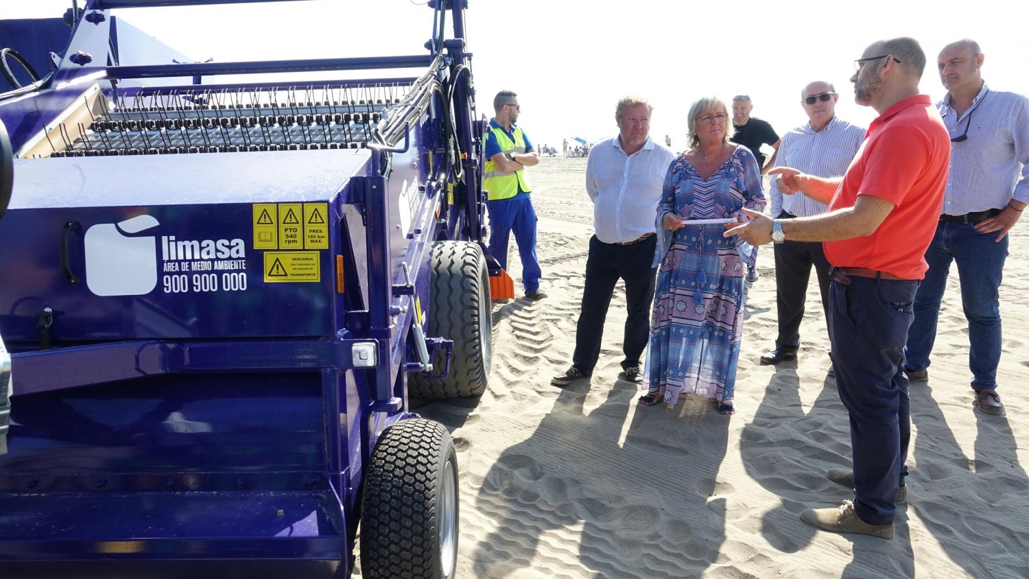 Málaga incorpora vehículos sostenibles para la limpieza de playas