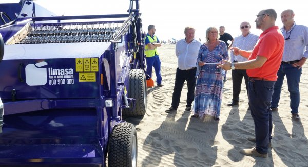 Málaga incorpora vehículos sostenibles para la limpieza de playas