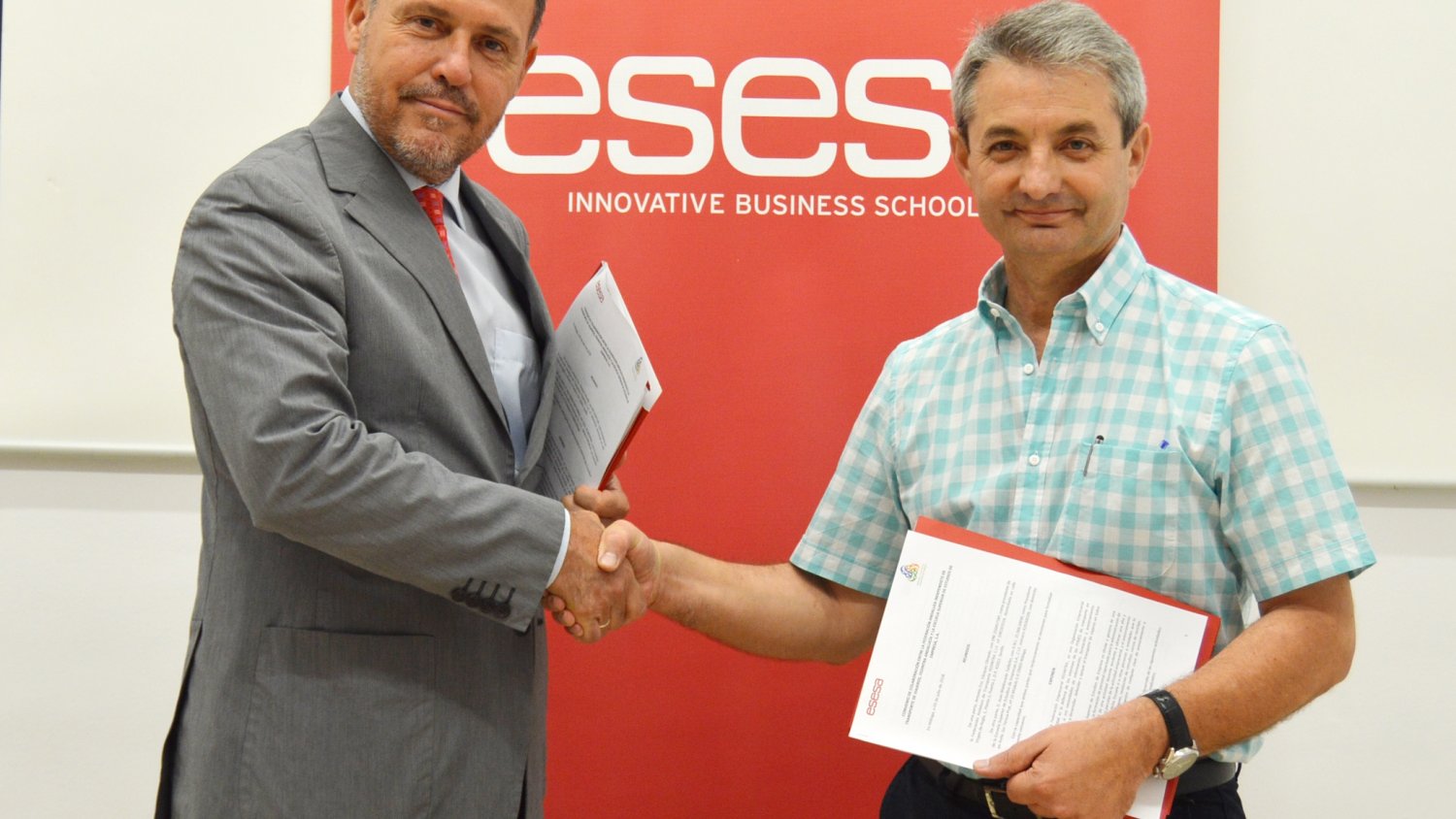 Nace el primer máster para profesionales del trasnporte de viajeros por carretera de Andalucía