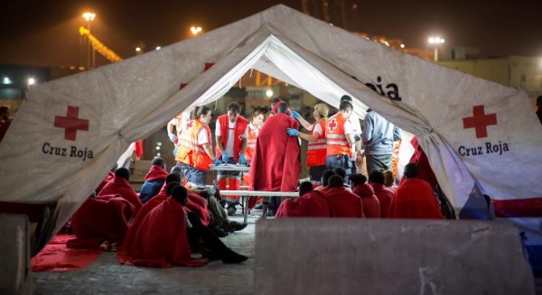 Llegan a Málaga 154 personas rescatadas de varias pateras