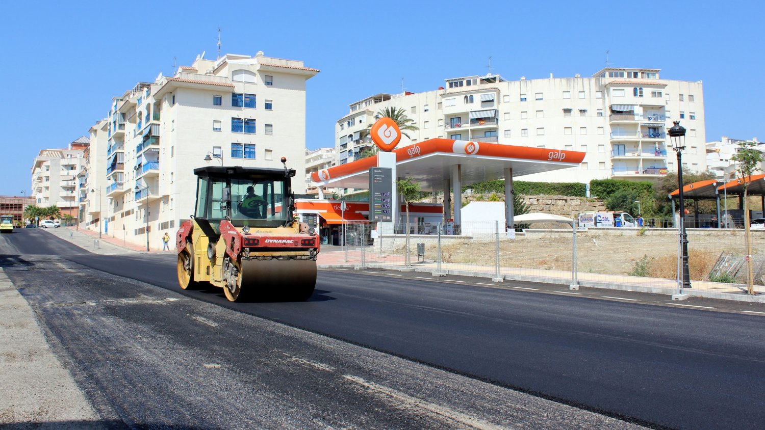 El IV Plan Municipal de Asfaltado se encuentra ejecutado a la mitad tras actuar ya en una veintena de calles