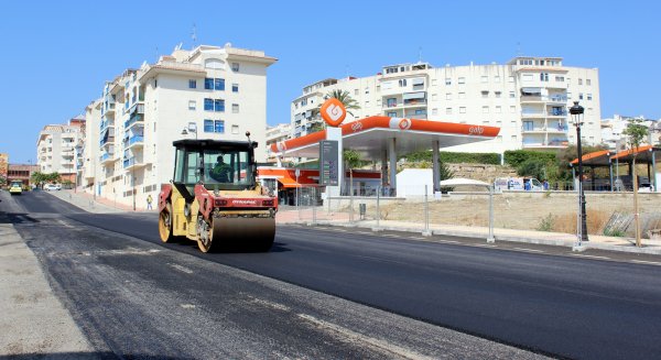 El IV Plan Municipal de Asfaltado se encuentra ejecutado a la mitad tras actuar ya en una veintena de calles