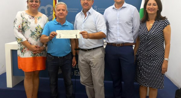 Estepona entrega una subvención de 20.000 euros a la Agrupación de Hermandades y Cofradías de Semana Santa