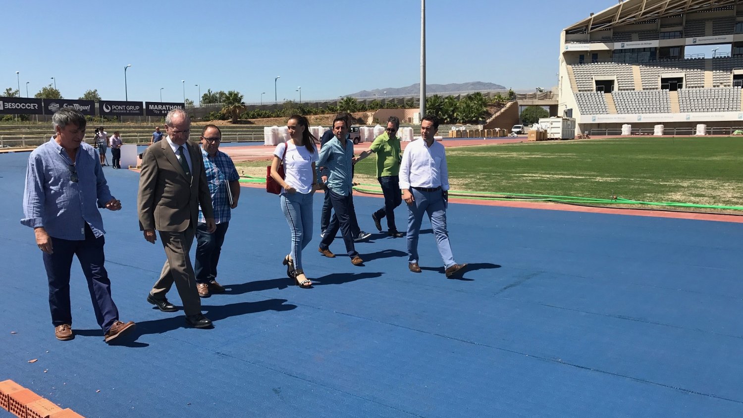 El Ayuntamiento invierte cerca de 600.000 euros en renovar el pavimento deportivo del Estadio de Atletismo
