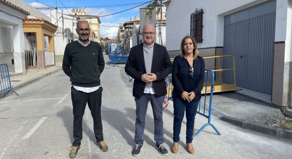 Vélez-Málaga inicia los trabajos de remodelación del acerado en la calle Santiago Valle