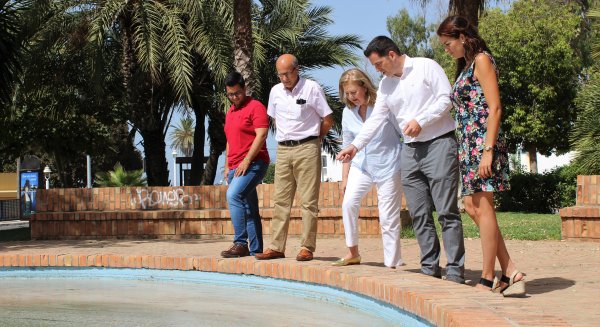 Ciudadanos reclama mejorar el mantenimiento de las fuentes y estanques de El Palo, Huelin y Teatinos