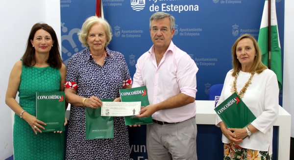 Estepona entrega una subvención a la asociación Concordia Antisida para apoyar su labor en el municipio