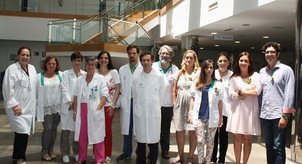 Un grupo multidisciplinar de profesionales del Hospital Clínico atiende las necesidades de más de 30 pacientes con ELA y sus familias
