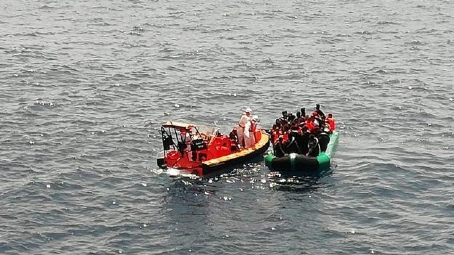 El polideportivo de Tiro Pichón vuelve a acoger a los inmigrantes llegados en patera a Málaga