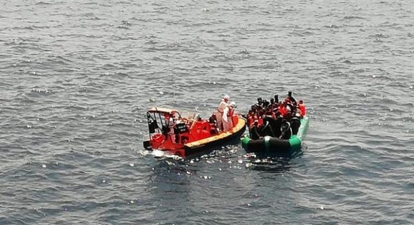 El polideportivo de Tiro Pichón vuelve a acoger a los inmigrantes llegados en patera a Málaga