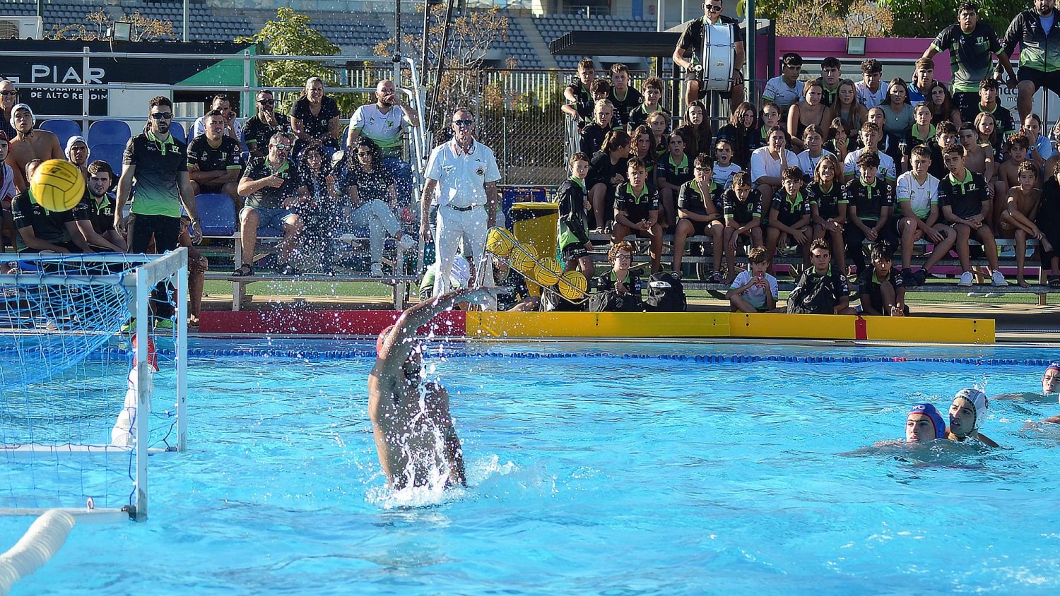 El Waterpolo Málaga enfrenta al líder tras su derrota en Elche