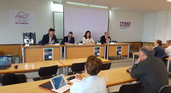 Málaga se presenta en Santander como ejemplo de la vinculación entre ciudad, puerto y turismo