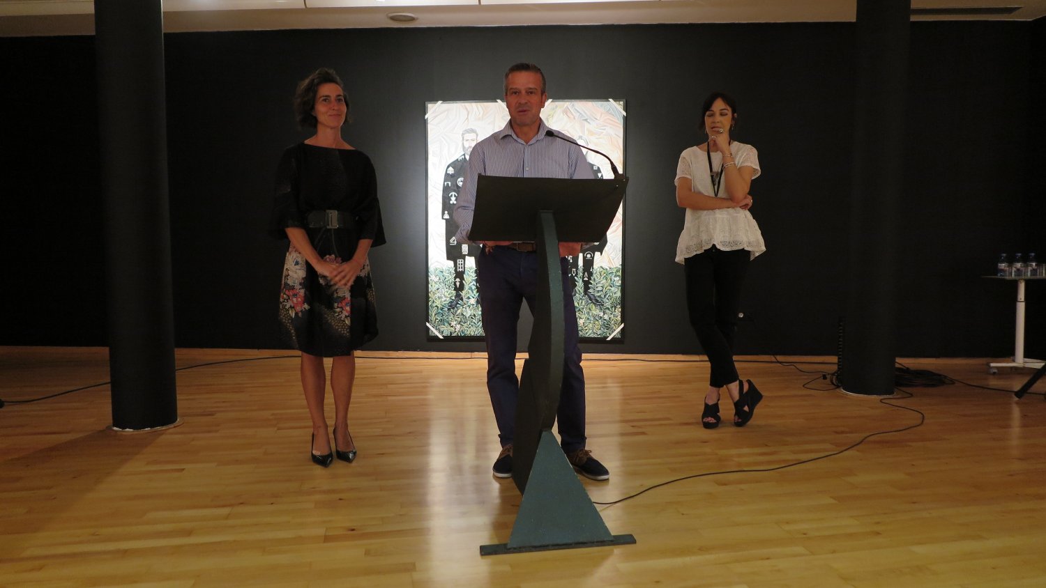 La Diputación acoge la exposición pictórica 'Vestir de negro'