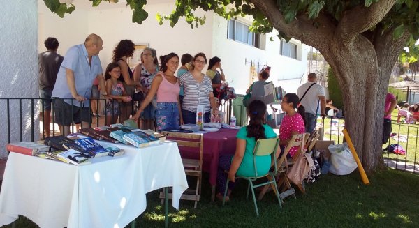 Estepona pone en marcha el primer servicio de ‘Bibliopiscina’ para fomentar la lectura