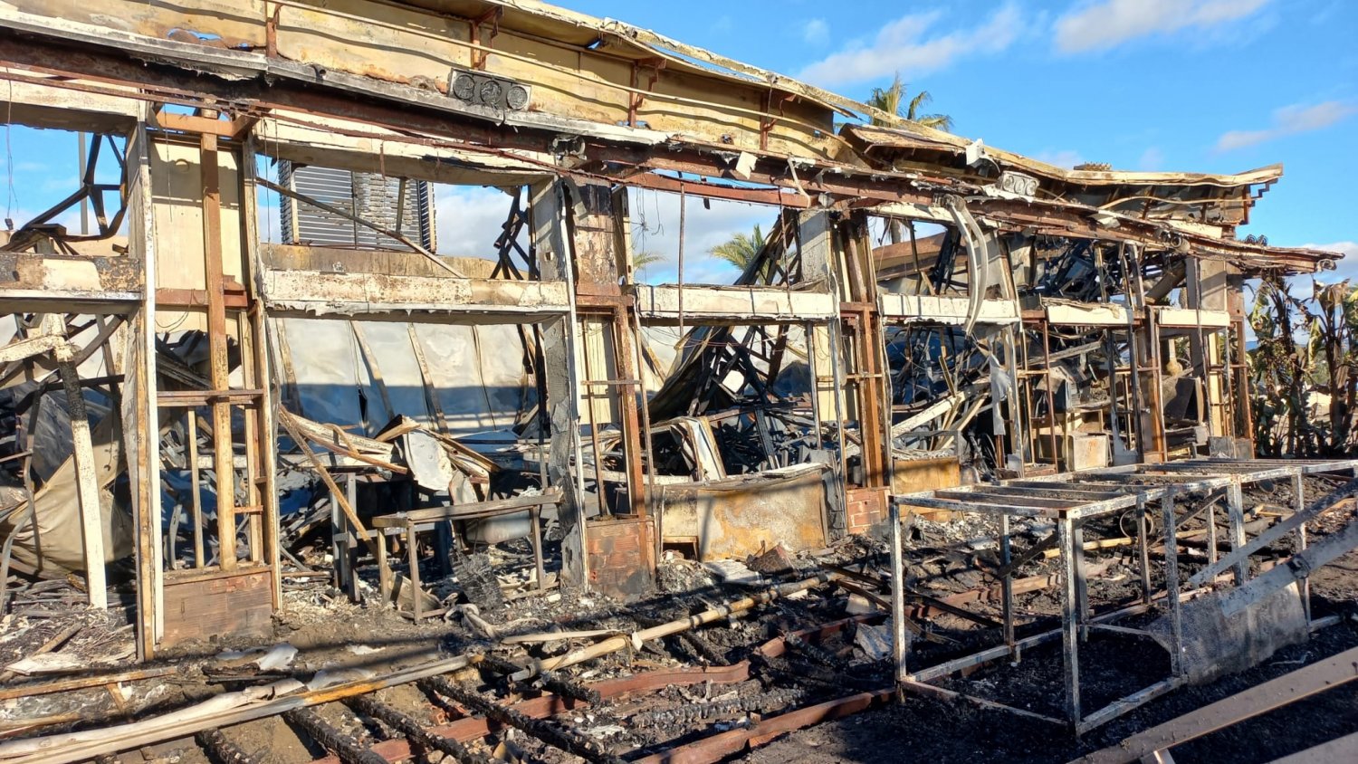 El Chiringuito Kokun queda calcinado tras un incendio originado a media noche