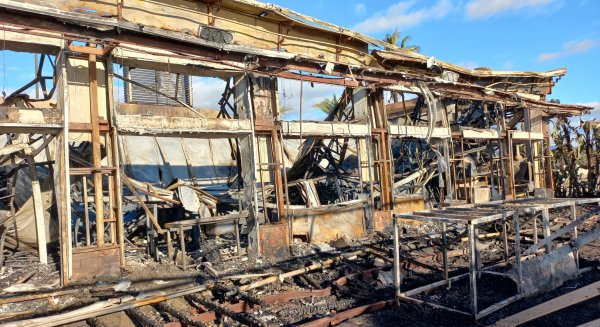 El Chiringuito Kokun queda calcinado tras un incendio originado a media noche