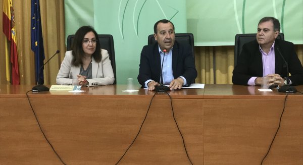 La Junta informa a representantes municipales y arquitectos sobre las ayudas para la Regeneración de Espacios Públicos