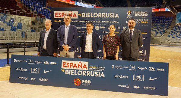 Málaga se tiñe de rojo para apoyar a la selección española de baloncesto en su camino hacia el Mundial