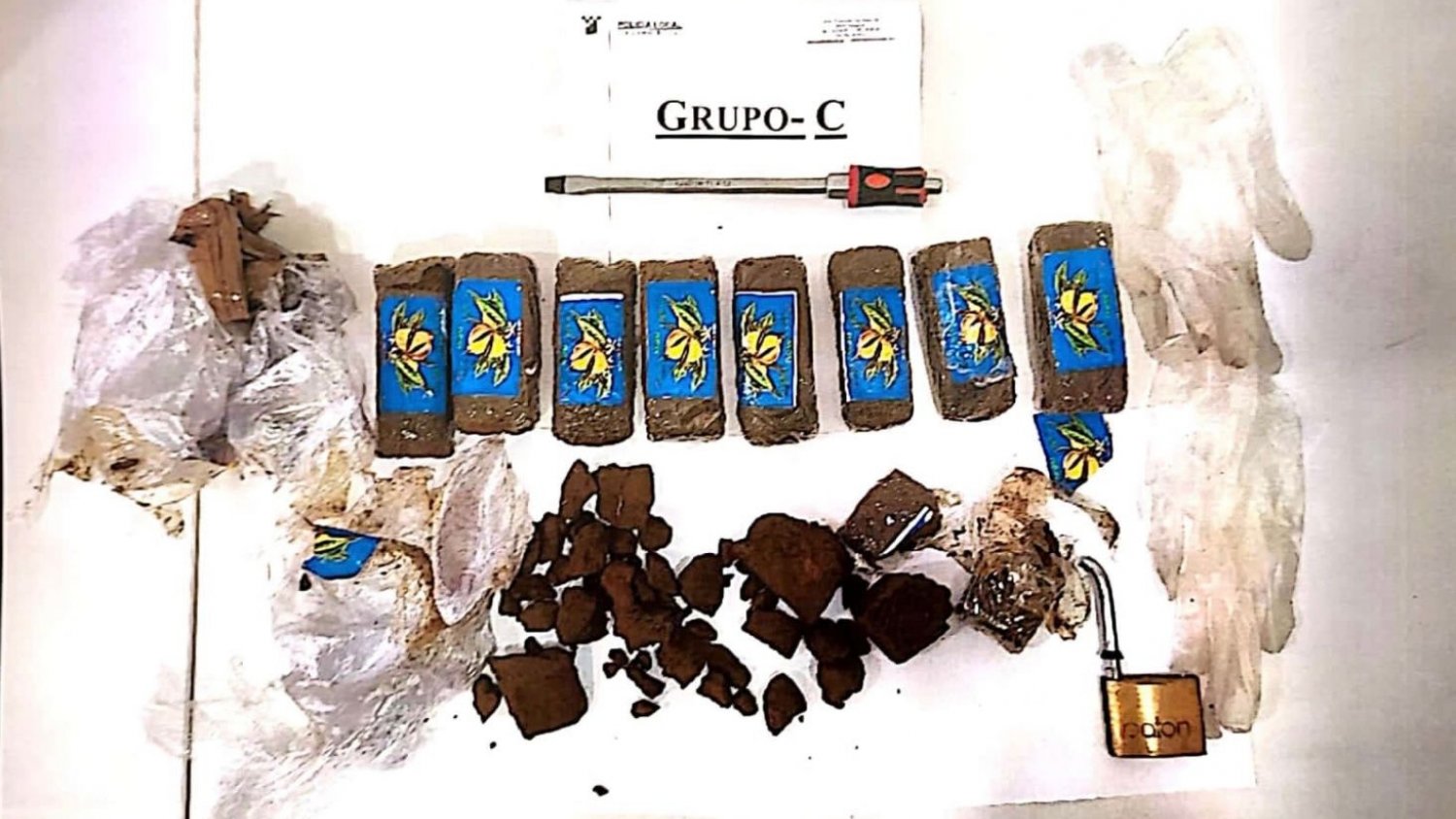 La Policía Local detiene en el acto a los autores de un robo de droga en un garaje de Los Boliches