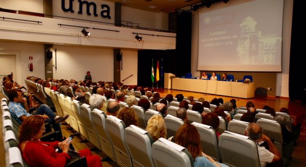 El Aula de Mayores de la UMA clausura su XXIII edición con récord de participantes