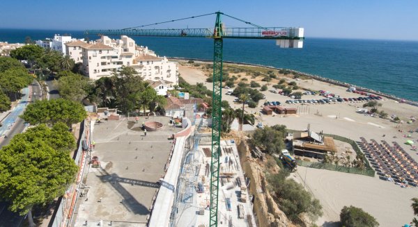 La obra para crear una plaza-mirador en la playa del Cristo entra en su recta final