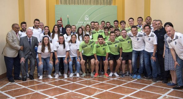 Susana Díaz agradece al Málaga CF Femenino y al UMA Antequera su deportividad y sus valores