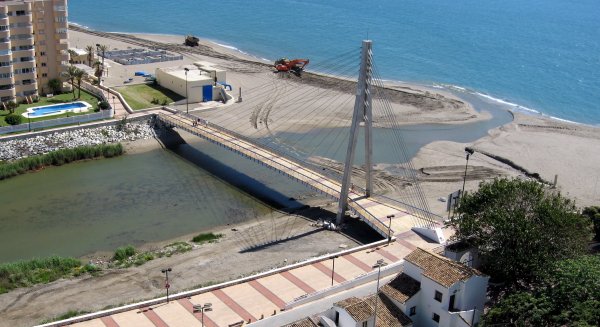 Fallece un joven de 29 años al intentar rescatar a su perro en el río Fuengirola