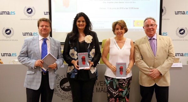 La profesora Ángeles Liñán recibe el Premio de Investigación Pluralismo y Convivencia