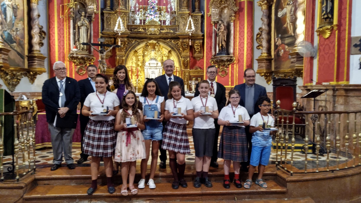 Francisco de la Torre premia el talento y la creatividasd de los niños con sus relatos y dibujos