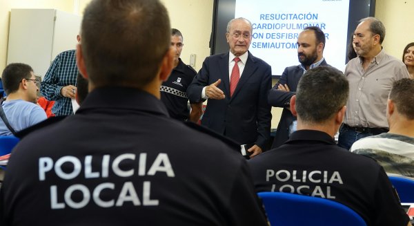 Un total de 80 empleados municipales recibirán formación para el uso de desfibriladores