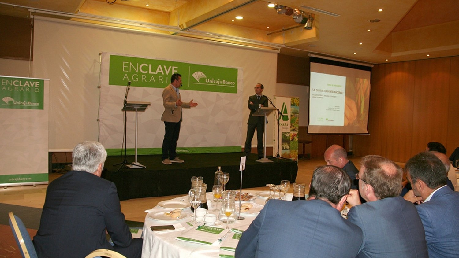Unicaja Banco celebra en Antequera una nueva jornada de Enclave Agrario y analiza los retos y las estrategias de futuro del sector del olivar