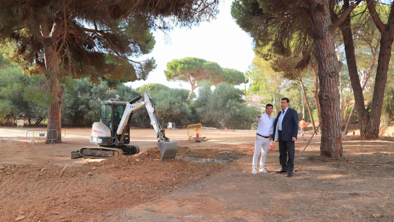 Marbella crea un aparcamiento para medio centenar de vehículos junto al Estadio Santa María de Las Chapas