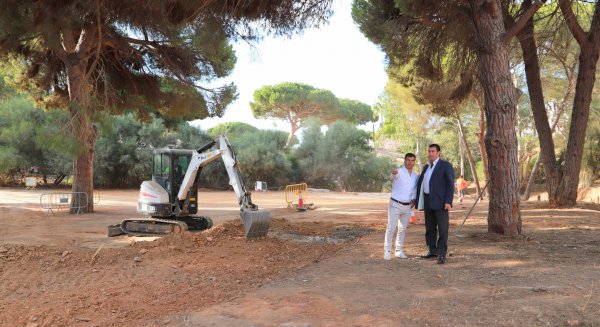 Marbella crea un aparcamiento para medio centenar de vehículos junto al Estadio Santa María de Las Chapas