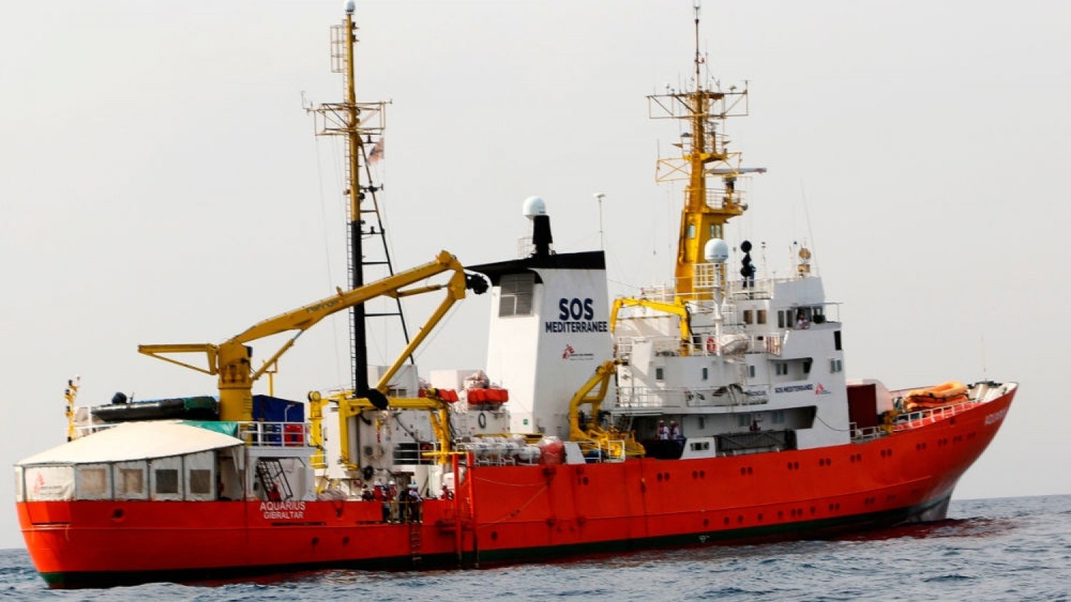Málaga se ofrece para acoger a 30 refugiados del barco 'Aquarius'