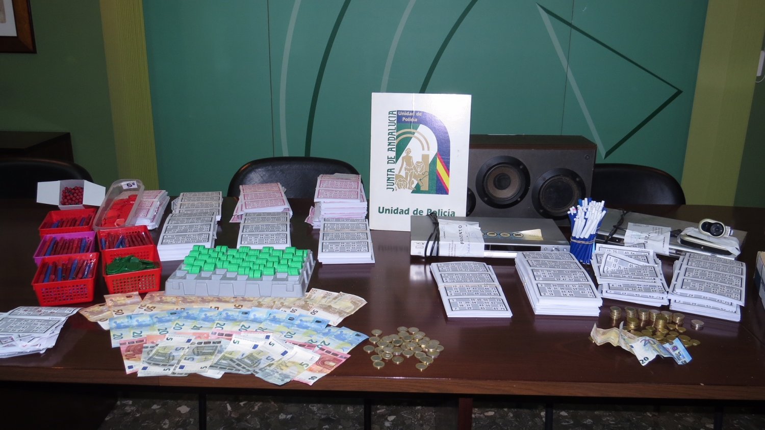 Intervienen dos bingos ilegales en la Axarquía