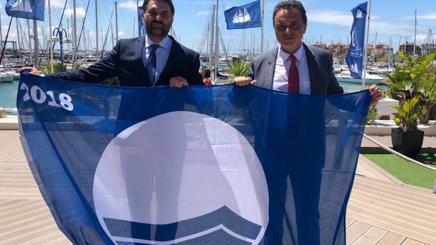 Torremolinos recoge la única bandera azul otorgada al municipio en más de 20 años