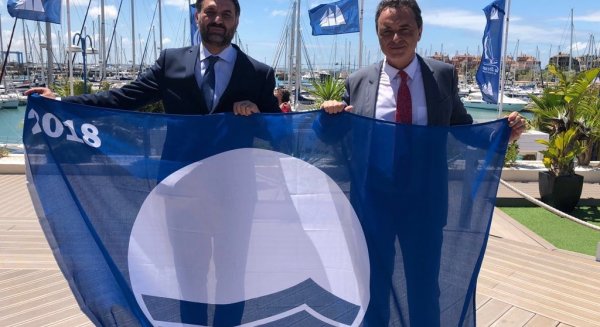 Torremolinos recoge la única bandera azul otorgada al municipio en más de 20 años