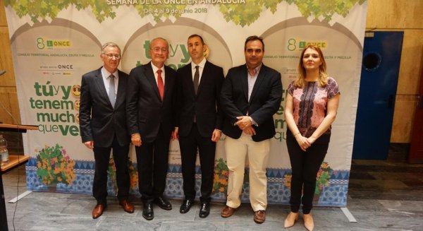 La Semana de la ONCE comparte con los malagueños la experiencia vital de los ciegos