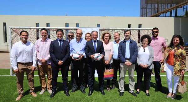 La Diputación invierte dos millones de euros en nuevos campos de fútbol con césped artificial en una decena de municipios
