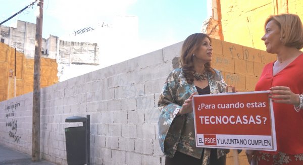 El PP continúa con la campaña de 'estacazos' en los solares de las tecnocasas prometidas por la Junta