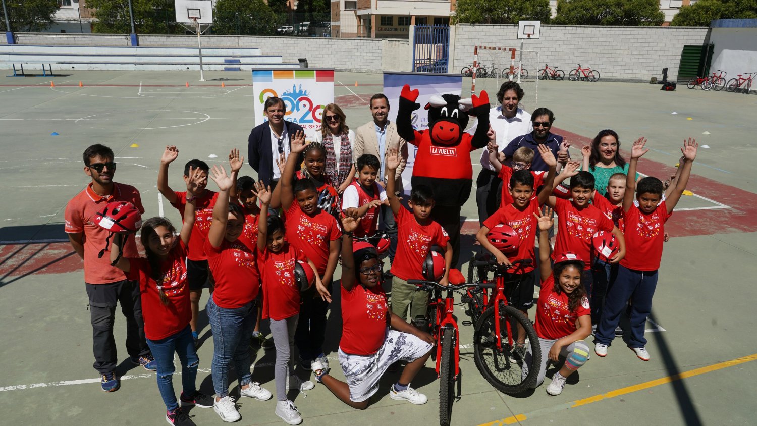 5.000 escolares de Málaga se forman en educación vial y hábitos saludables con La Vuelta Junior Cofidis