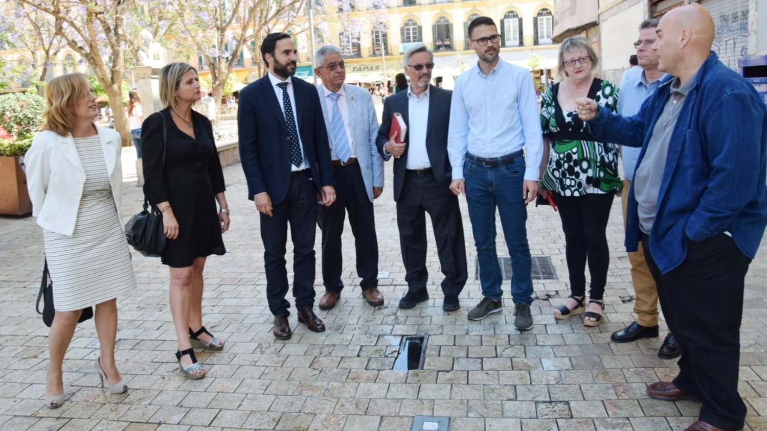 El PSOE exige responsabilidades políticas por el despilfarro de 4,5 millones en la reforma de la Plaza de la Merced