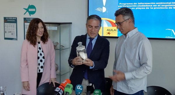Bendodo disminuye la preocupación por la llegada de las medusas a la costa malagueña en verano