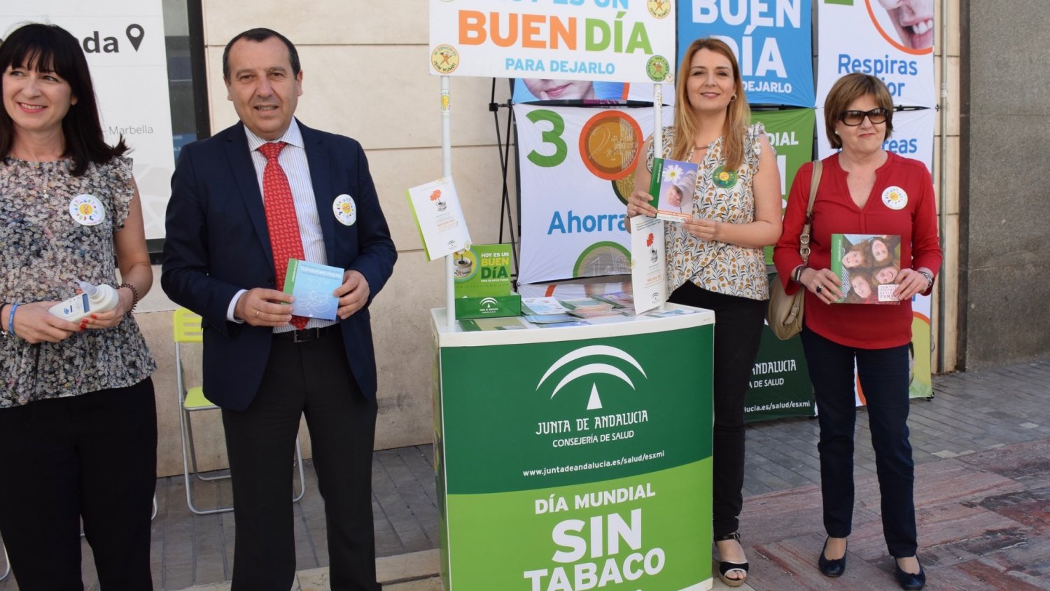 La Junta ha avisado a más de 433.000 persones de las graves consecuencias del tabaco en los centros sanitarios malagueños