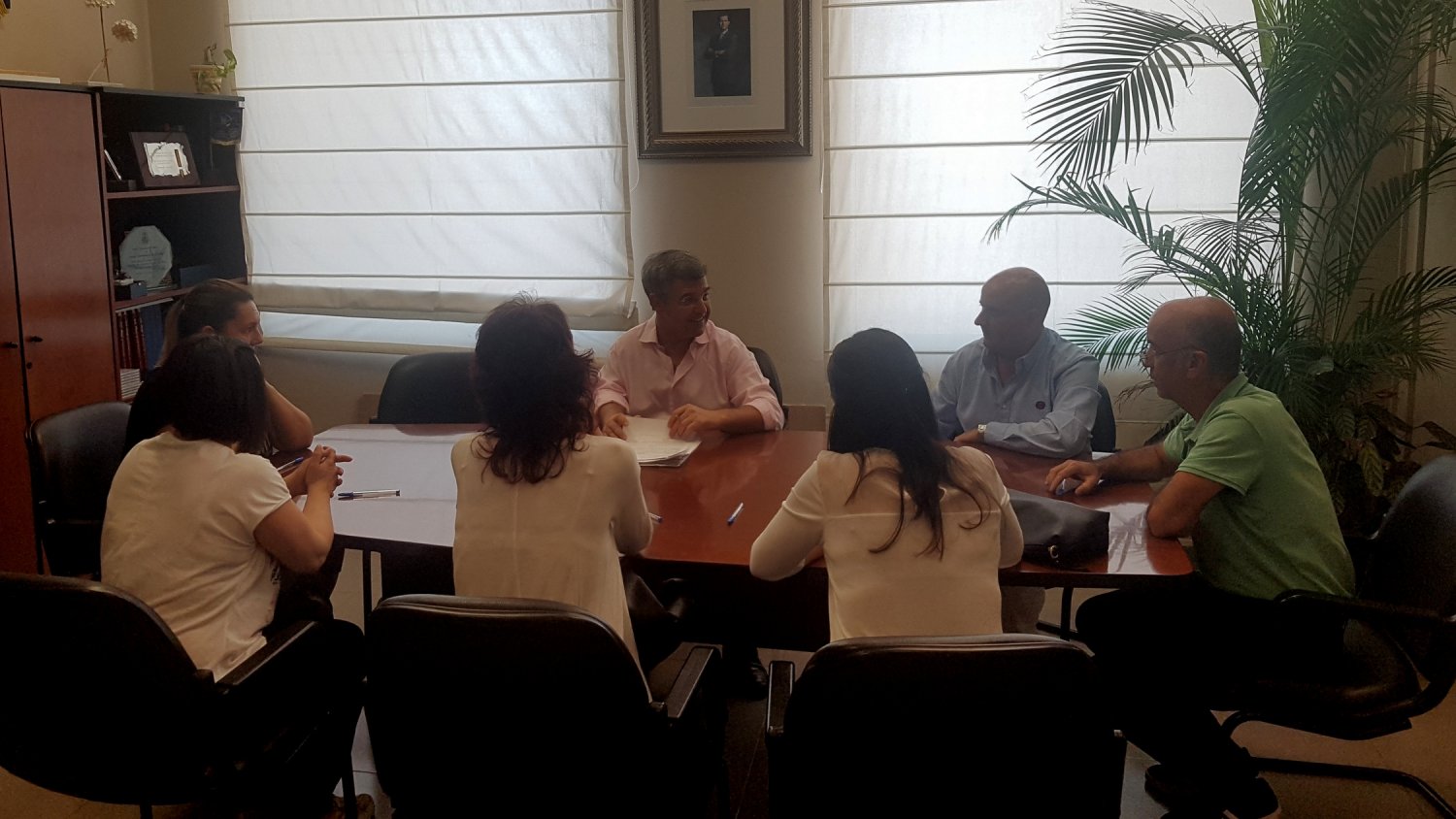 García Urbano firma los primeros contratos temporales del V Plan de Empleo Municipal, que está dotado con 500.000 euros