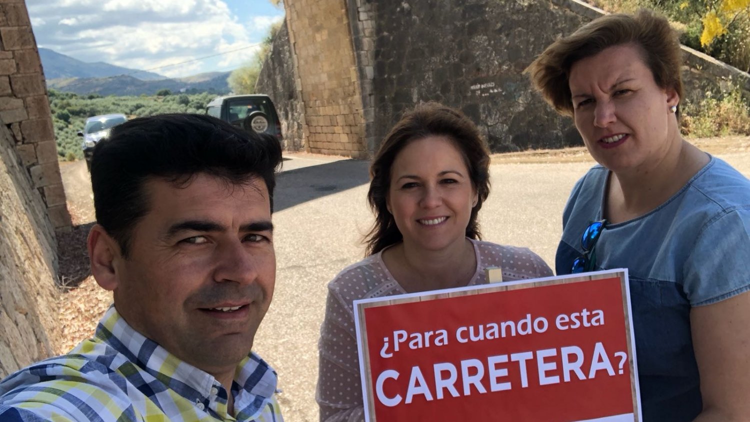 El PP reclama a la Junta con un 'estacazo' el arreglo urgente de la A-7204 en la Axarquía