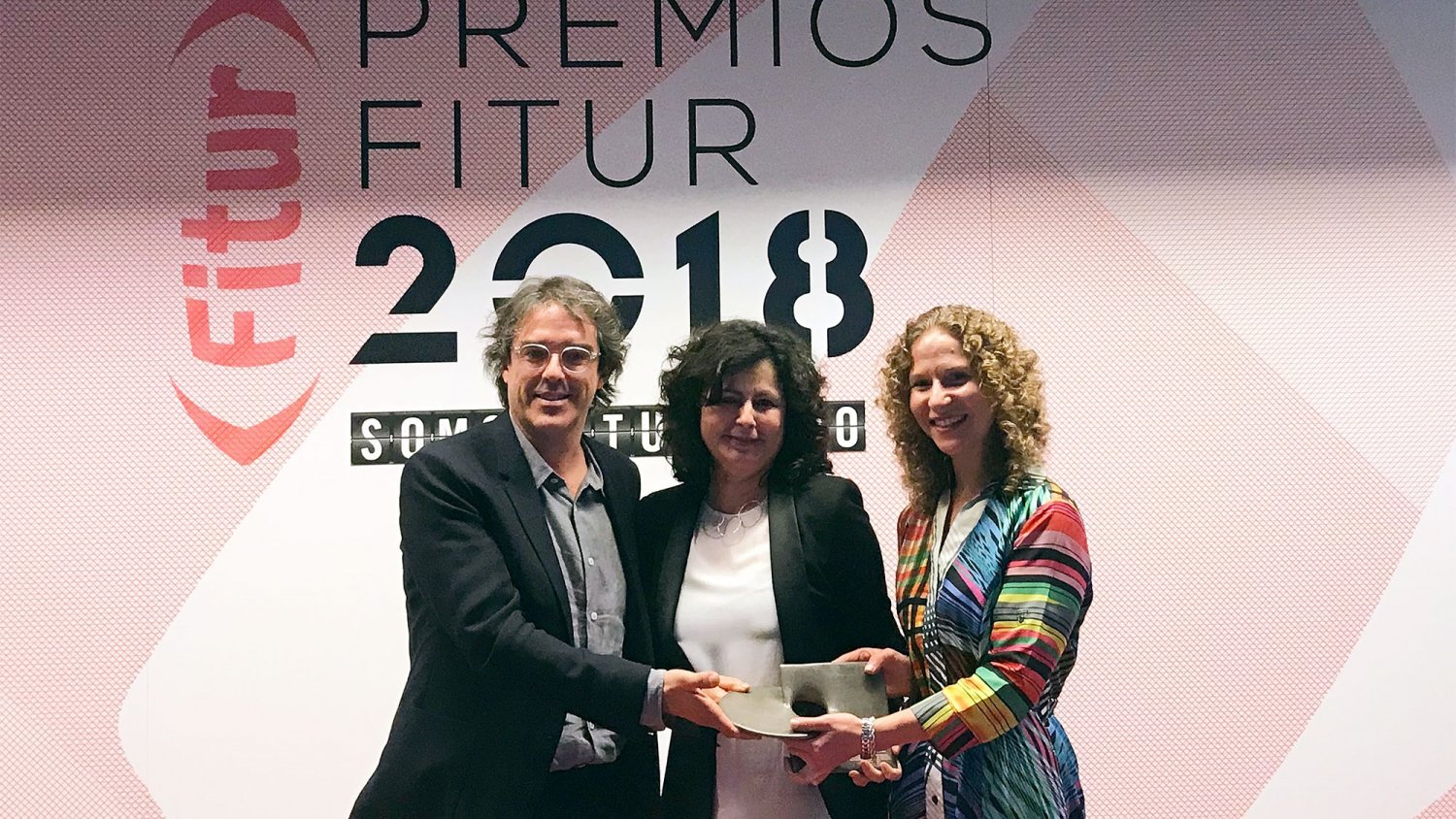 Los profesores de la UMA Enrique Navarro y Daniela Thiel reciben el premio Tribuna FITUR 2018