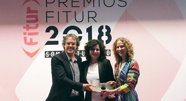 Los profesores de la UMA Enrique Navarro y Daniela Thiel reciben el premio Tribuna FITUR 2018