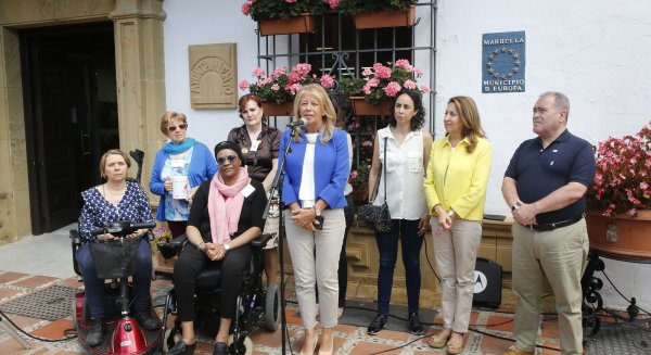 Marbella se suma a las reivindicaciones por el Día Mundial de la Esclerosis Múltiple
