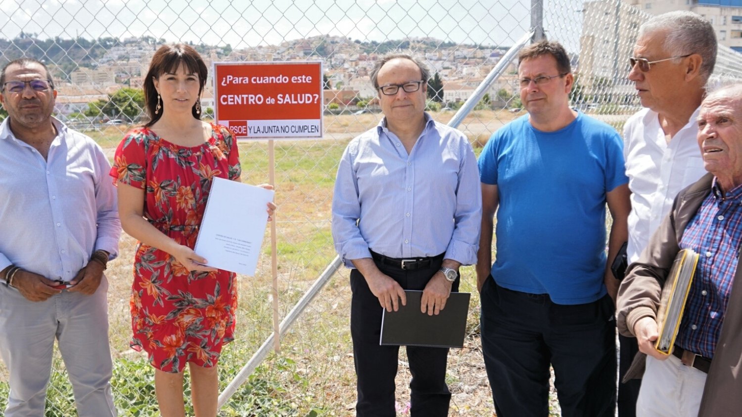 El PP sitúa una estaca en el solar destinado a la construcción del centro de salud de La Virreina